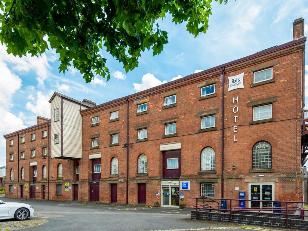 Go2 Burton Upon Trent Central Hotel Exterior photo